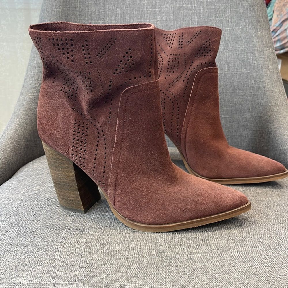 Vince Camuto Catheryna Laser Cut Bootie (Purple/Burgundy)